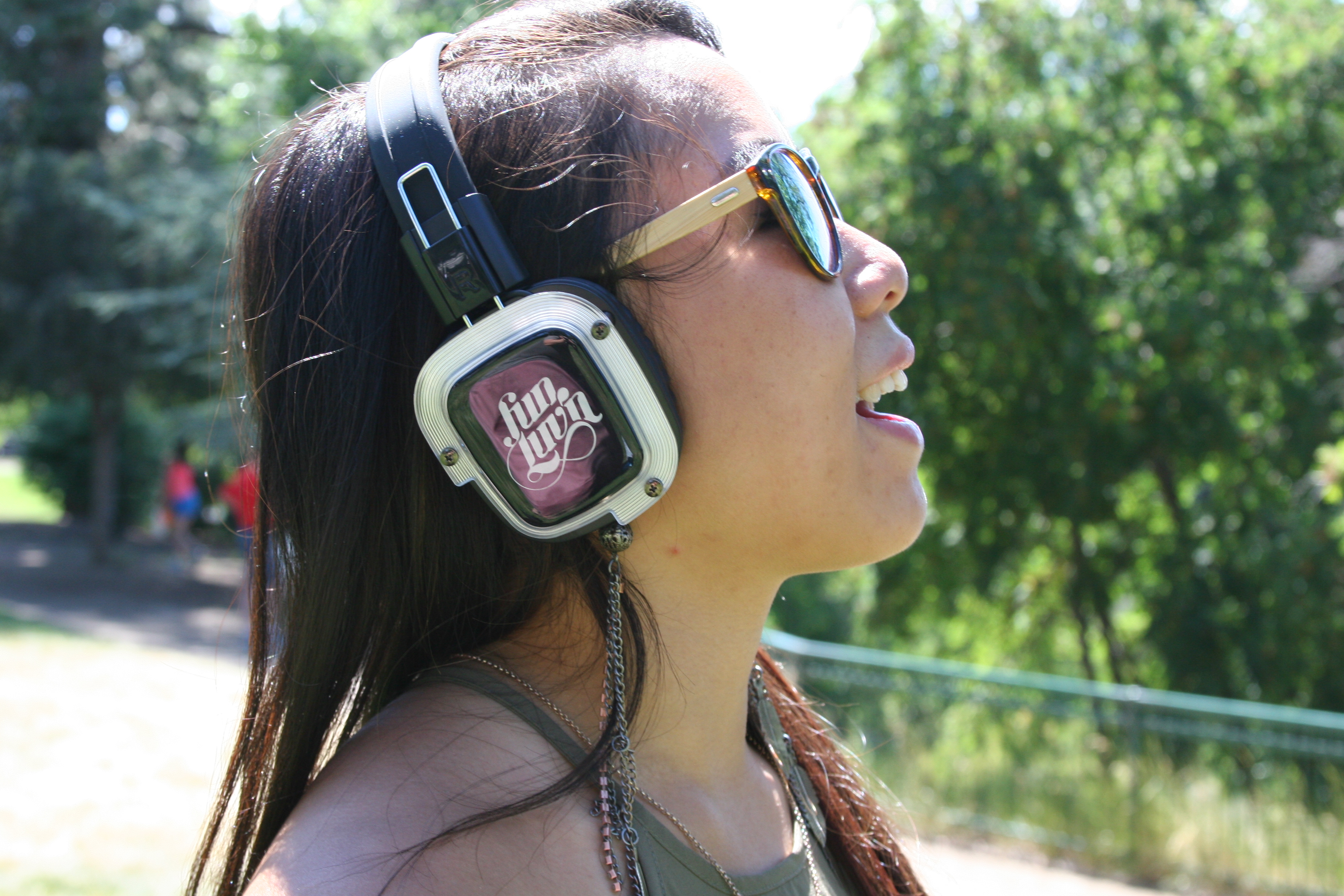 Silent disco headphones - base package with 25 headphones (up to 325 available)
