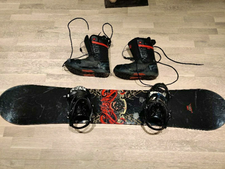 Snowboard + snowboard boots