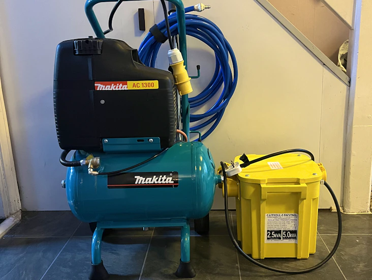 Makita ac 1300 110v compressor and carroll & meynell 240v-110v transformer bundle offer