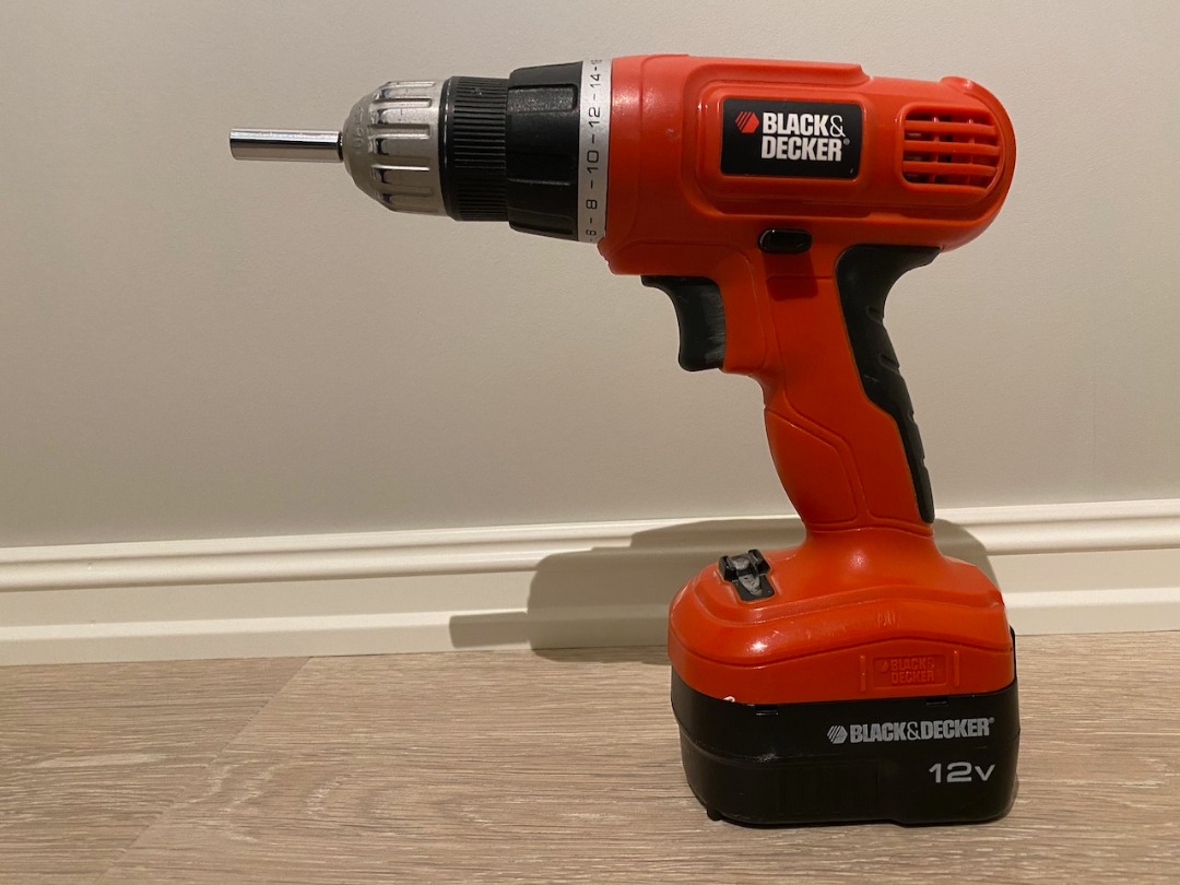 Black&decker 12v drill med to batteri