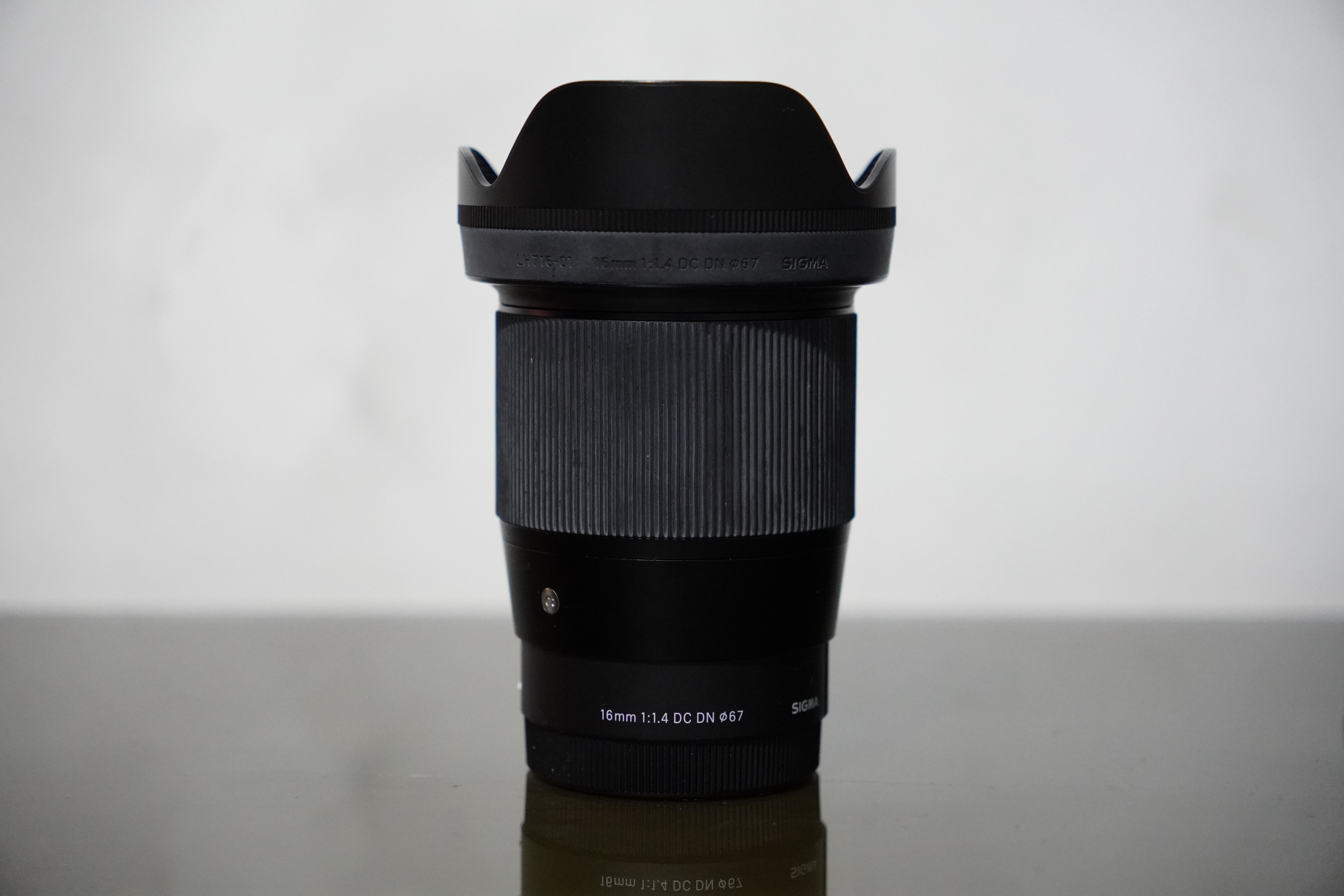 Sigma 16mm f1.4 dc dn contemporary lens for sony e
