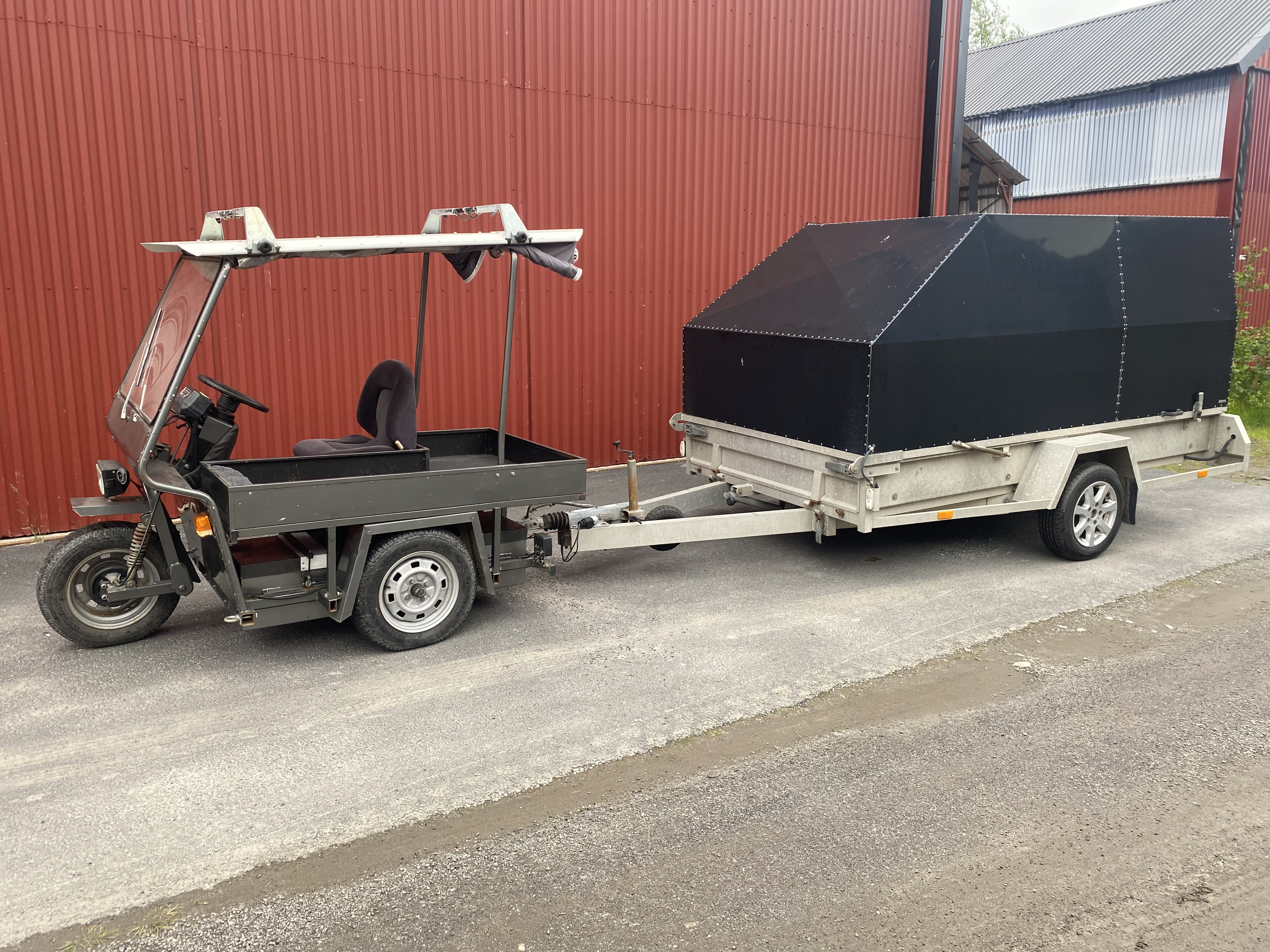 Kåpsläp med tipp 1300kg 80km