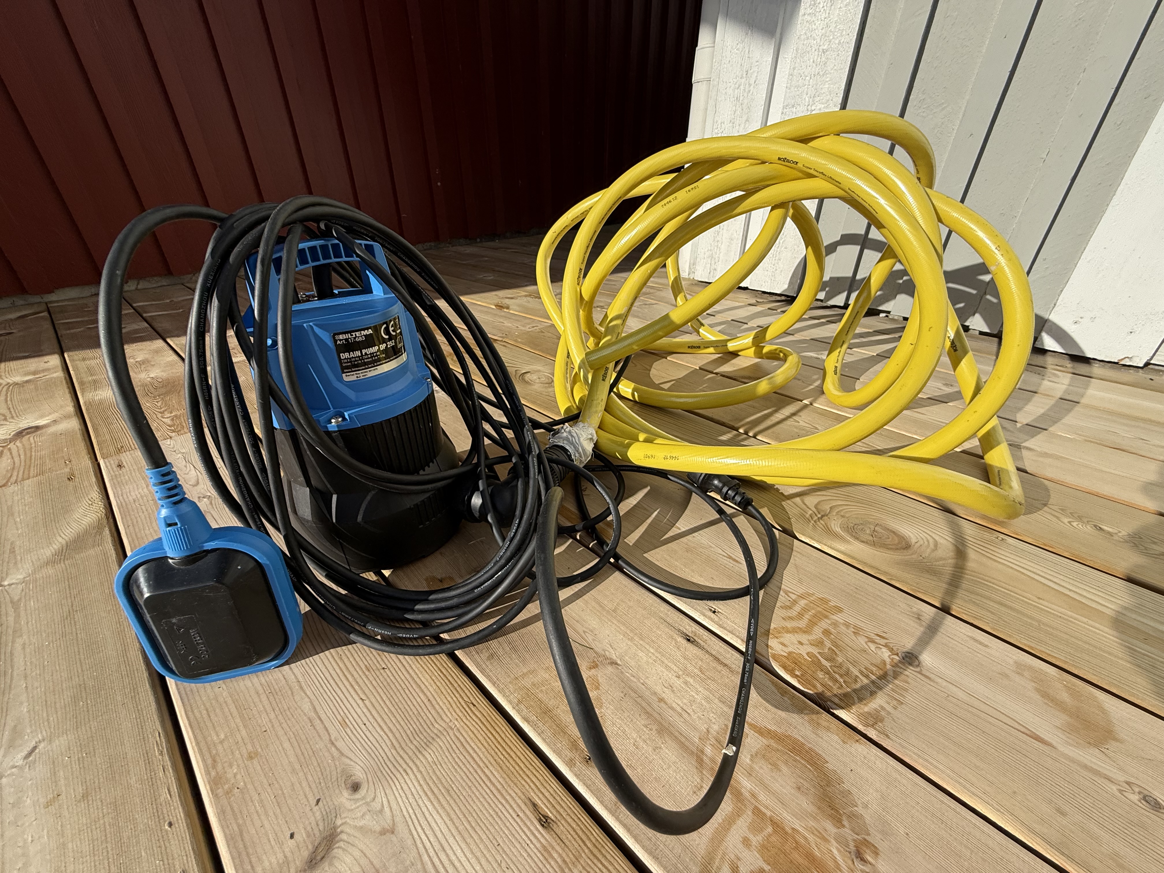 Dränkpump med ordentlig slang 