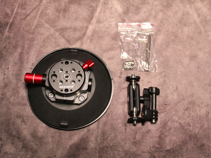 Neewer 6" camera suction mount
