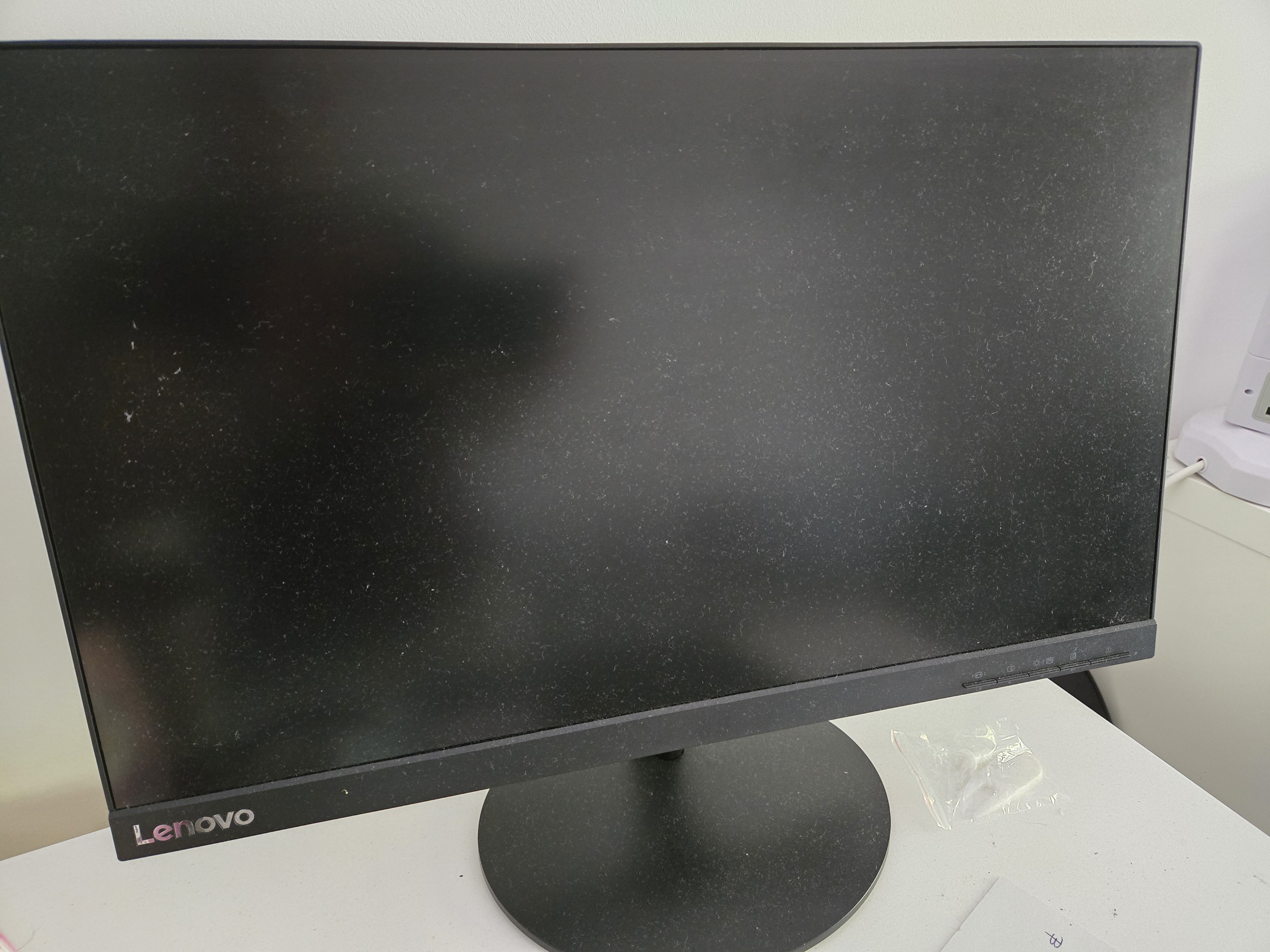 21.5" lenovo monitor - nearly new 