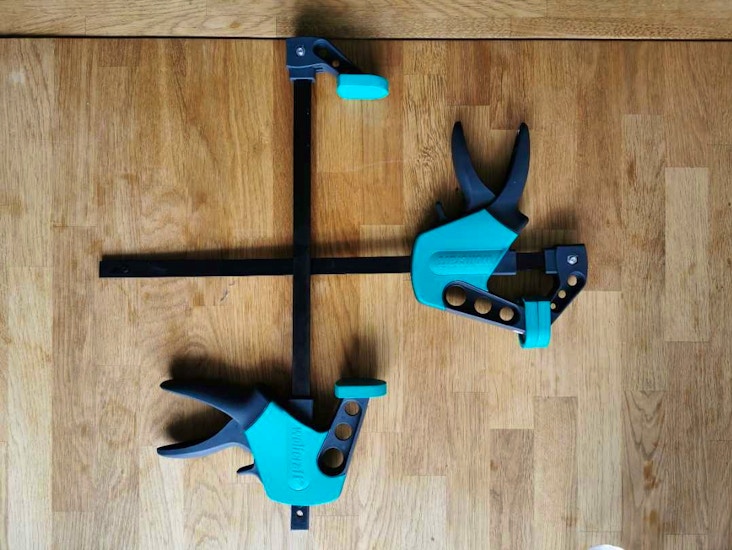 2 st tvingar, upp till 30cm