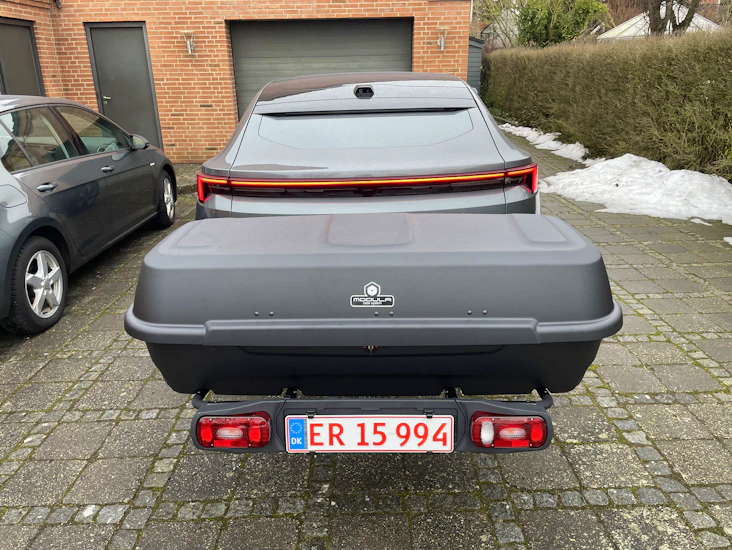 410l bagageboks til anhængertræk med vippefunktion.