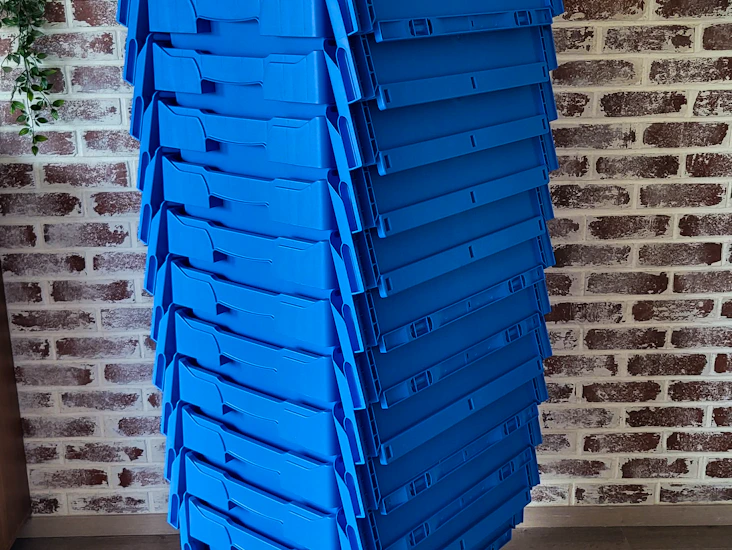 12 flyttekasser med tralle