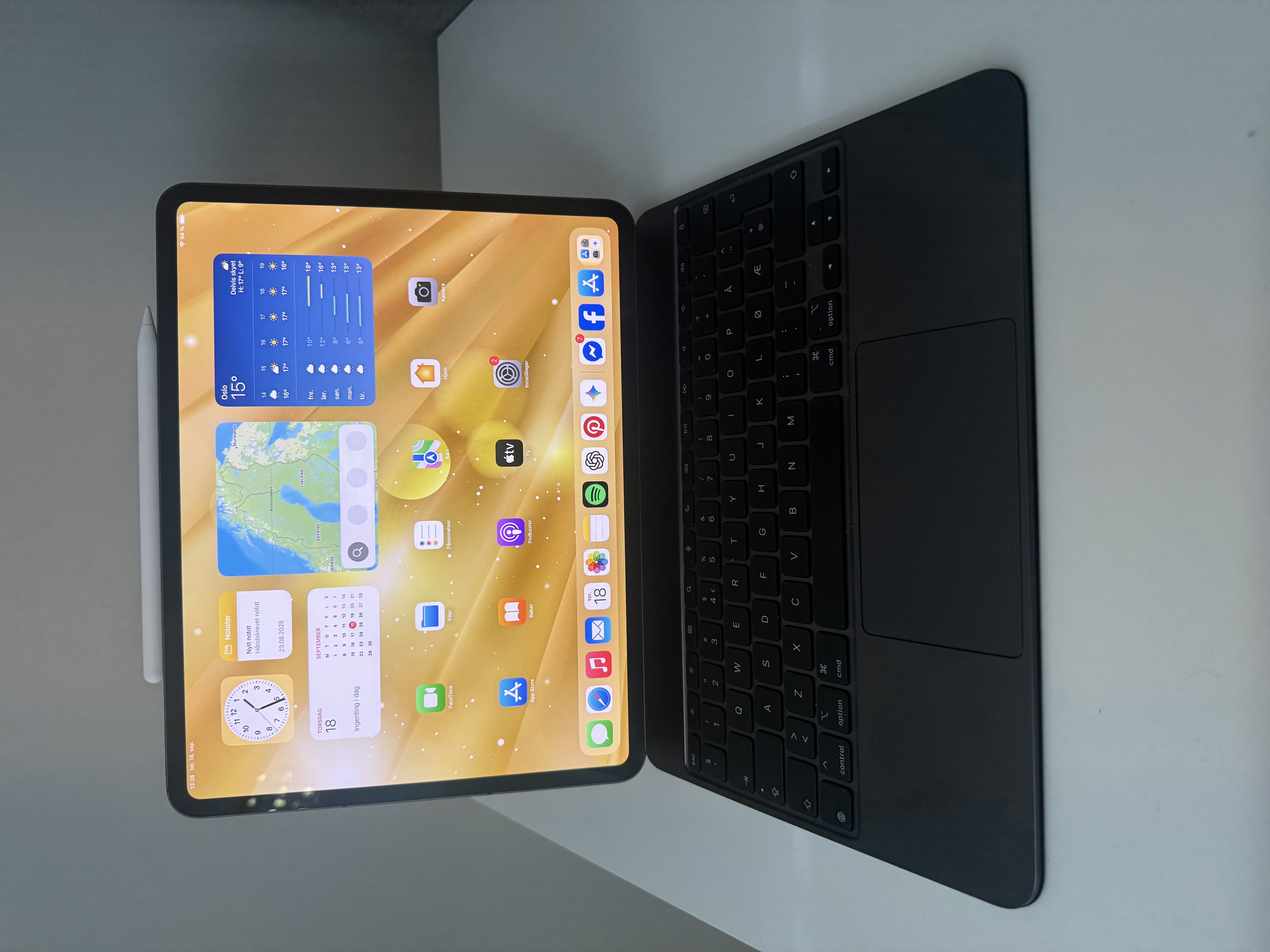 Toppmodell ipad pro 13’’ 2024 m4 m/apple pencil pro og magic keyboard