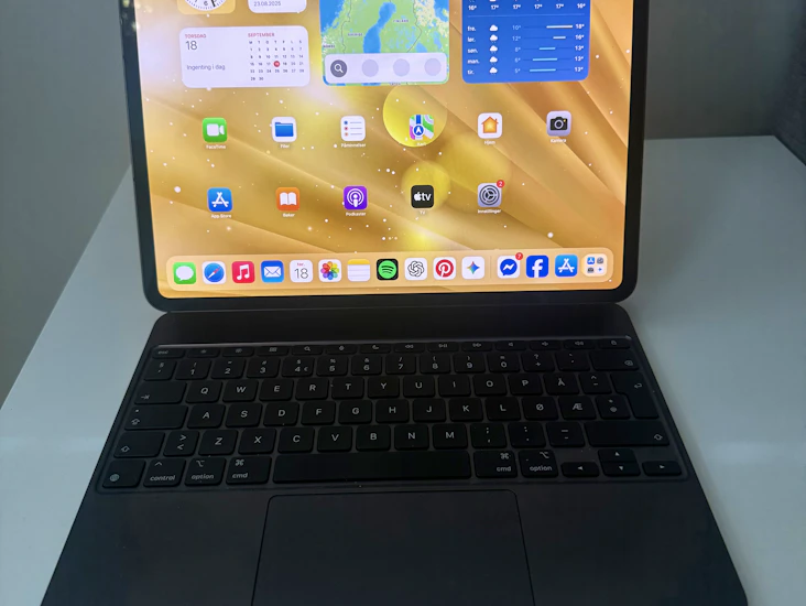 Toppmodell ipad pro 13’’ 2024 m4 m/apple pencil pro og magic keyboard