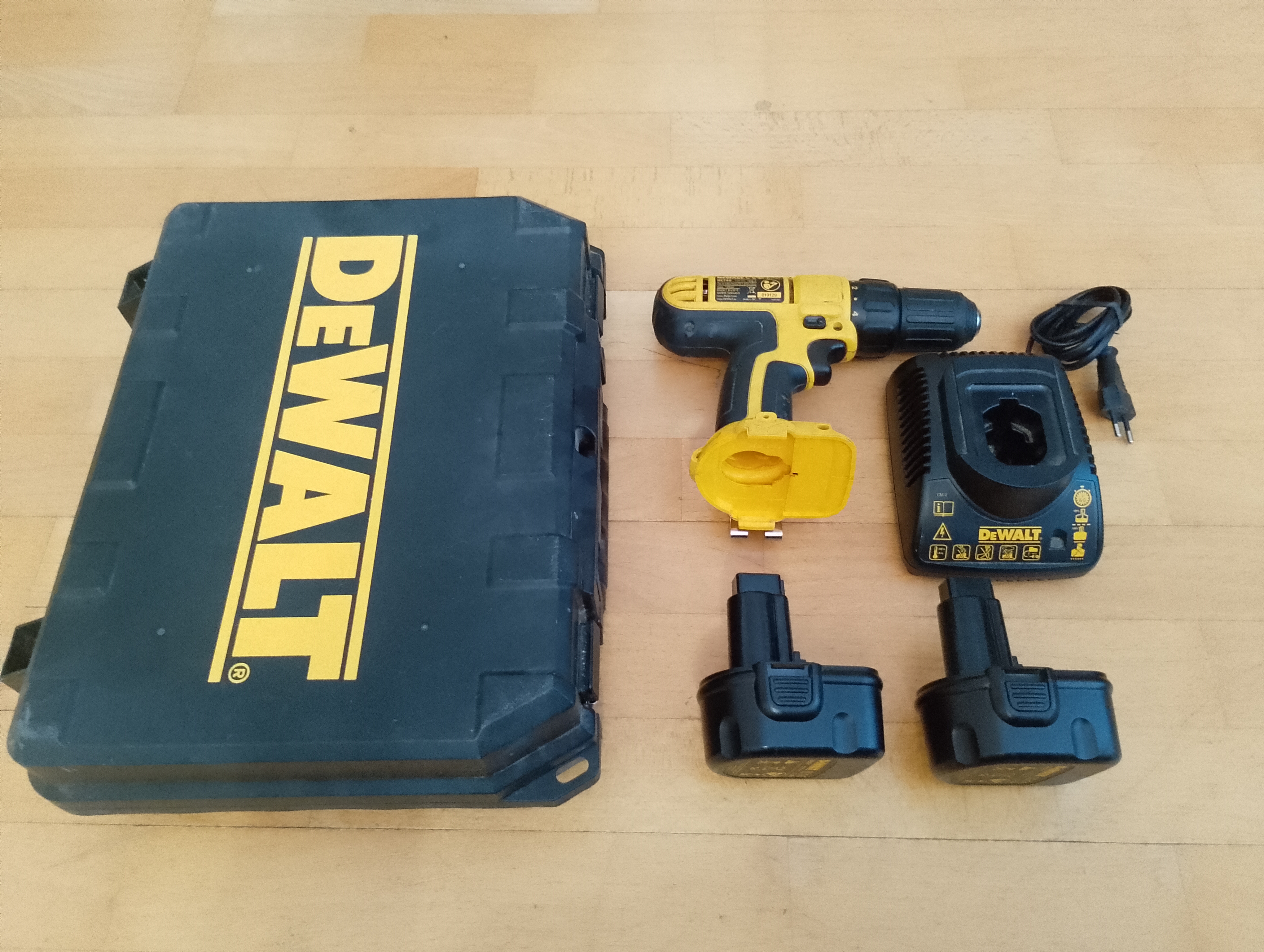 Dewalt 12v akkuporakone (dc740)