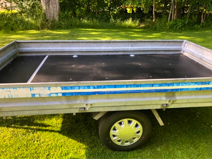 Släpvagn med stort flak 3x1,7 meter