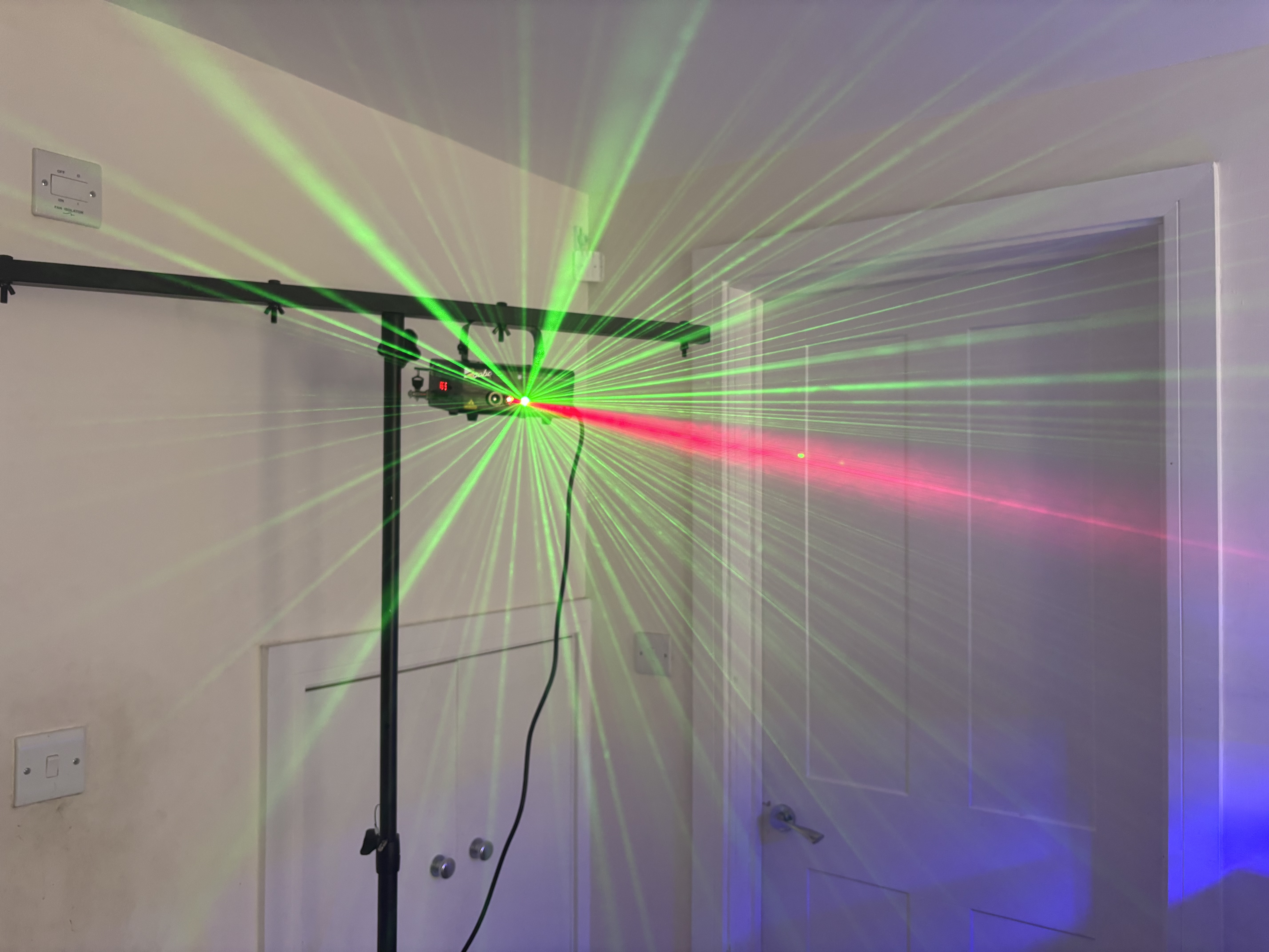 Professional party laser + tripod – create an amazing light show!