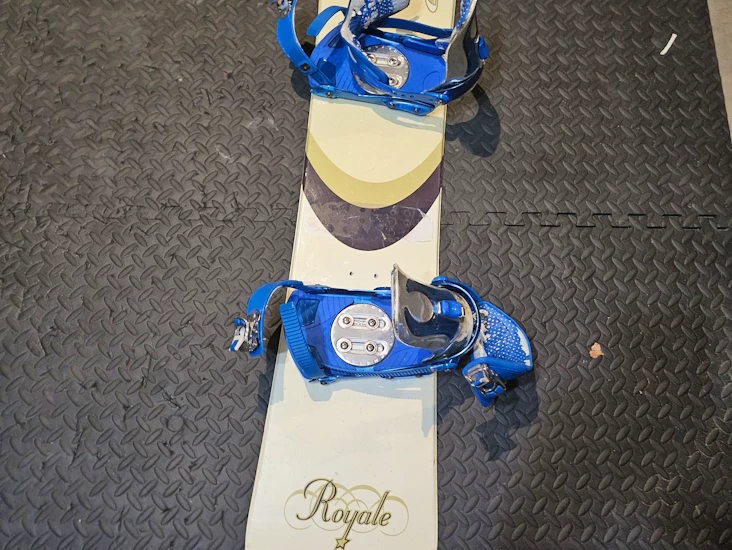 170 cm elan royale snowboard with bindings