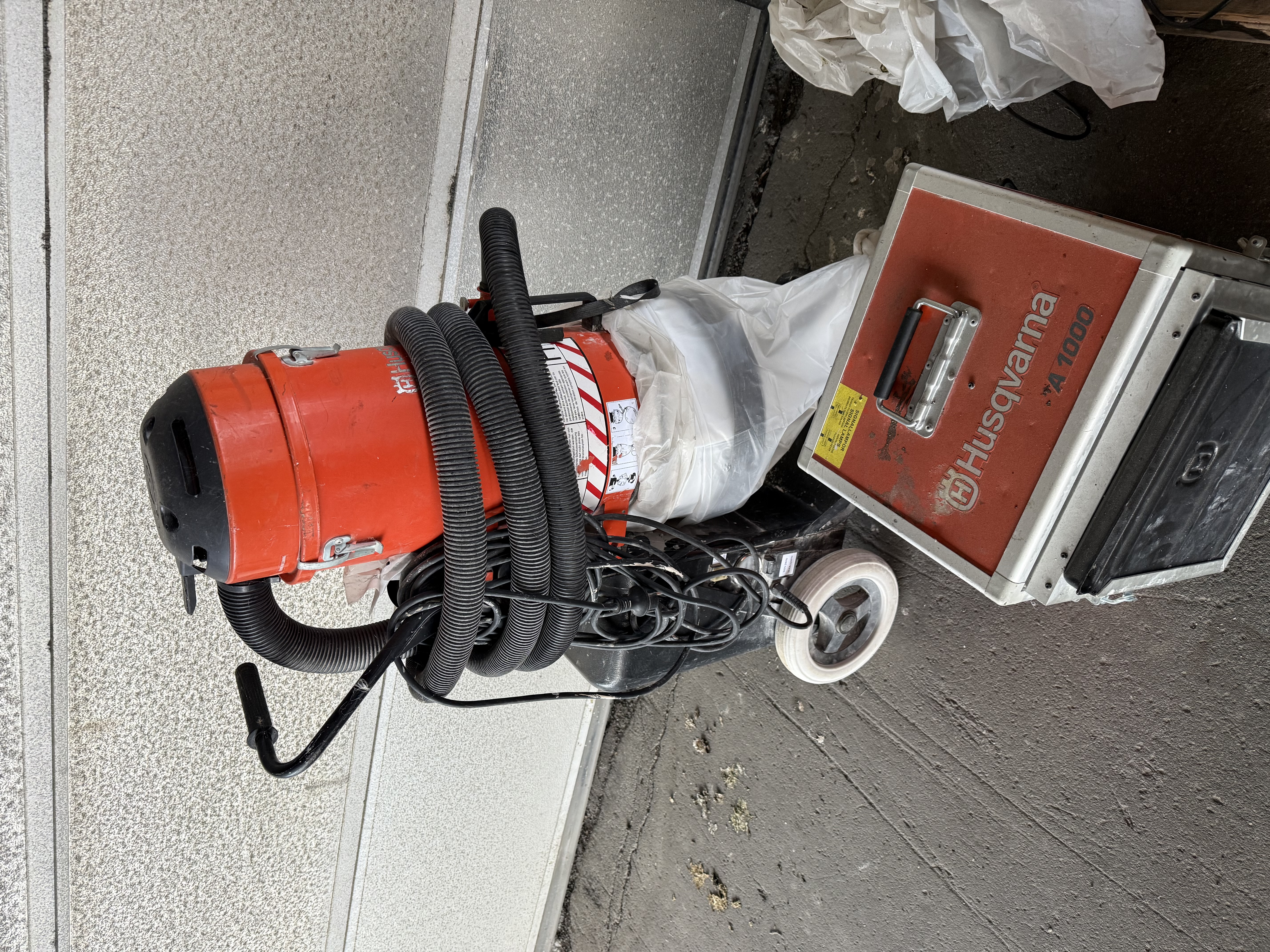 Dust extractor