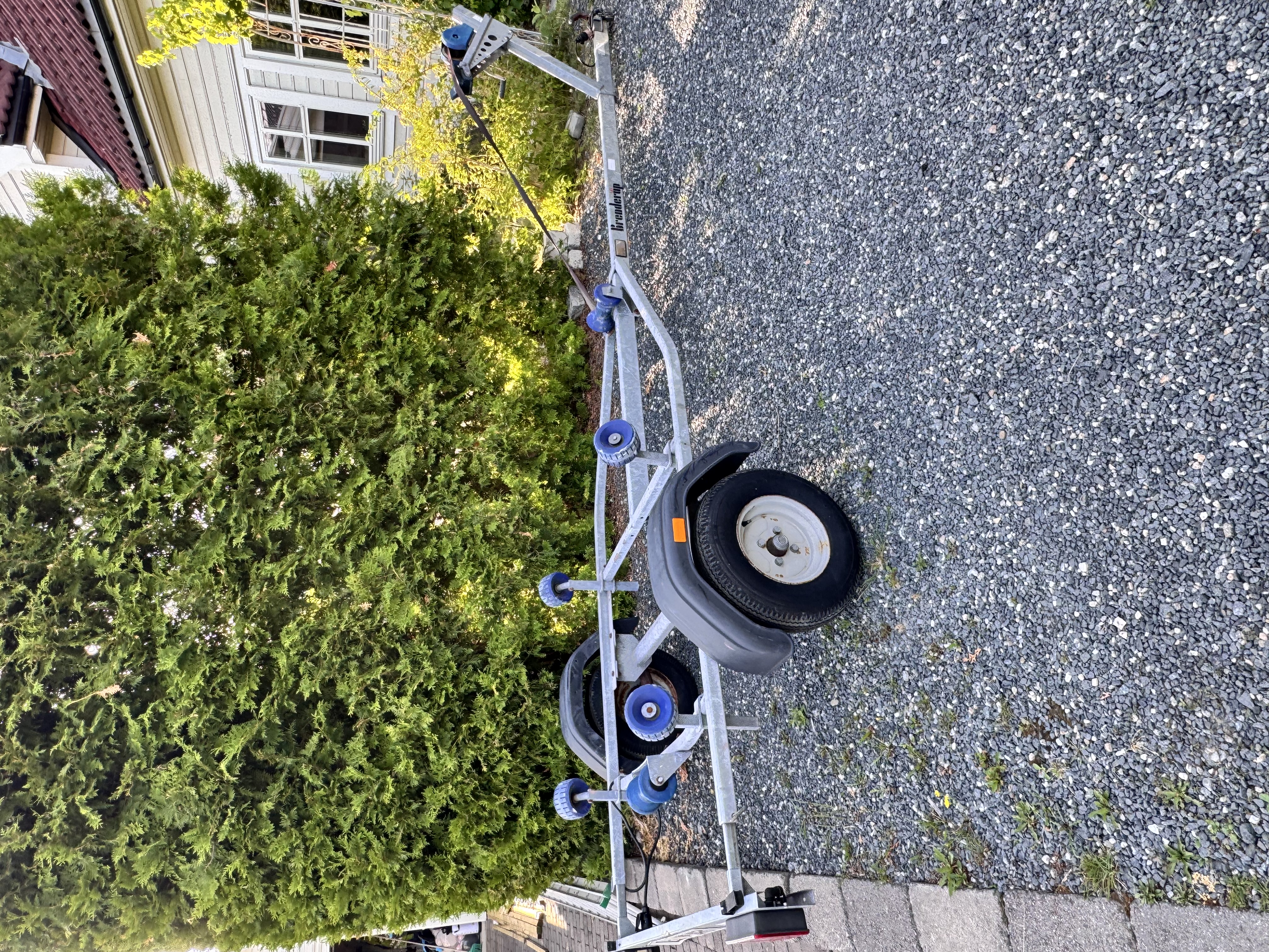 Båthenger til leie, maks 16 fot, nyttelast 470kg 