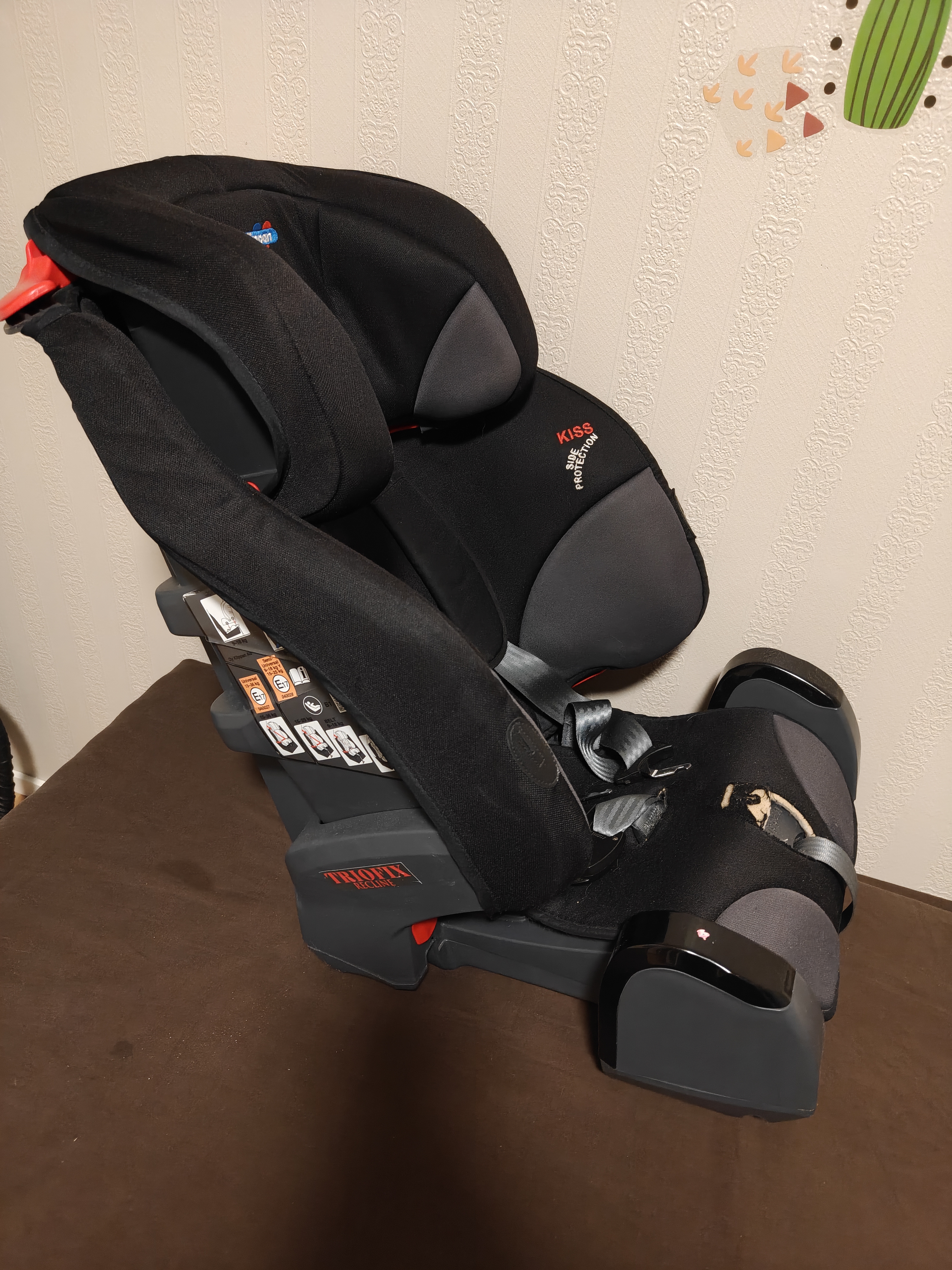 Monipuolisia lasten turvaistuimia