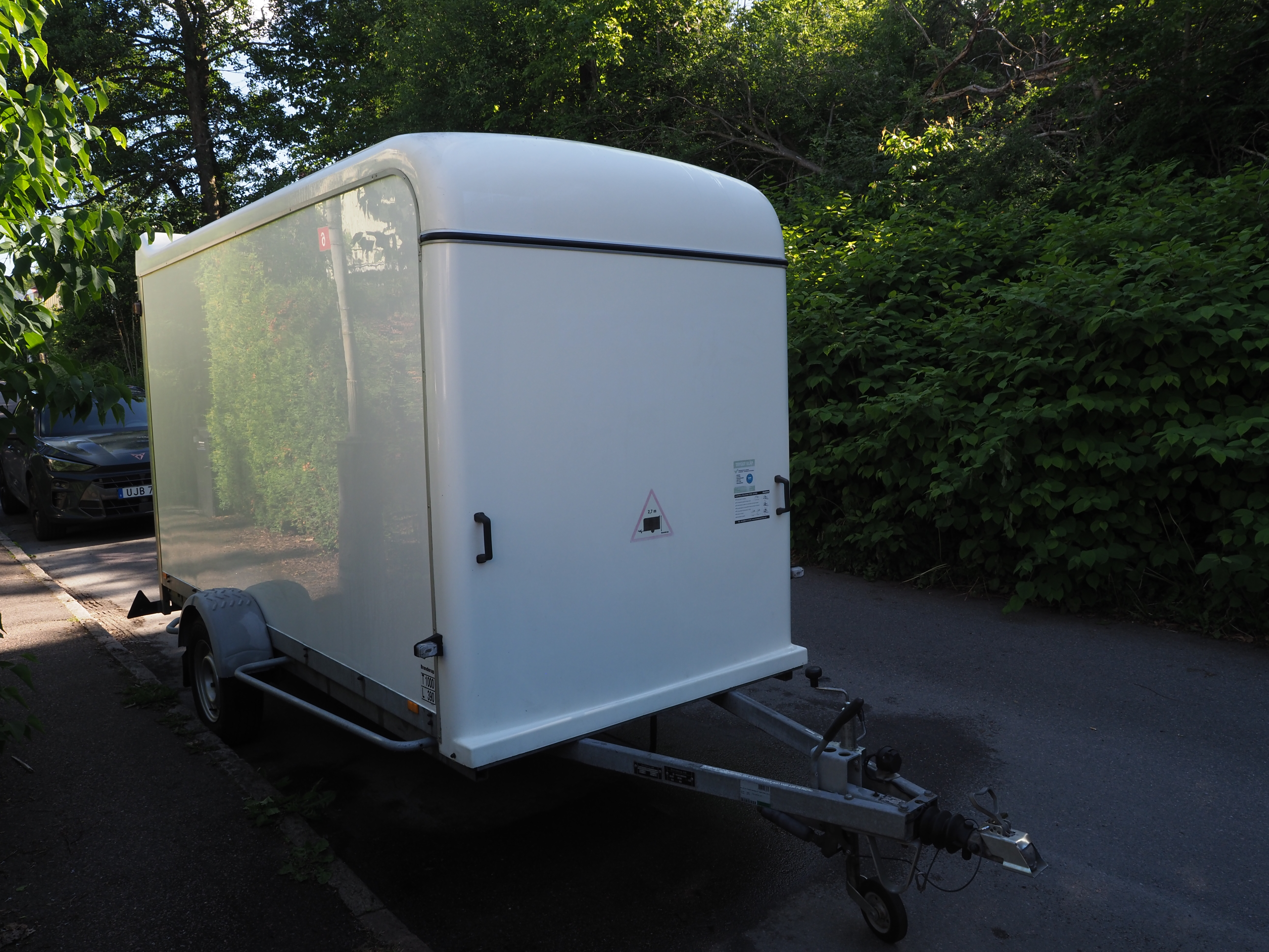 Brenderup 11kbm 1000kr bromsat släp med ramp och ståhöjd