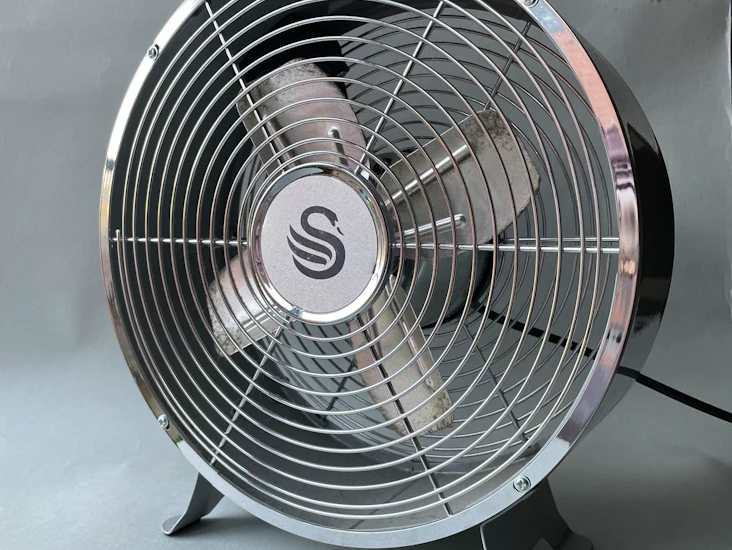 Swan retro 8 inch clock fan