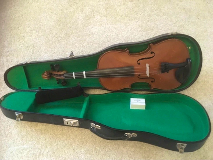 Fiol 4/4 utan stråke uthyres