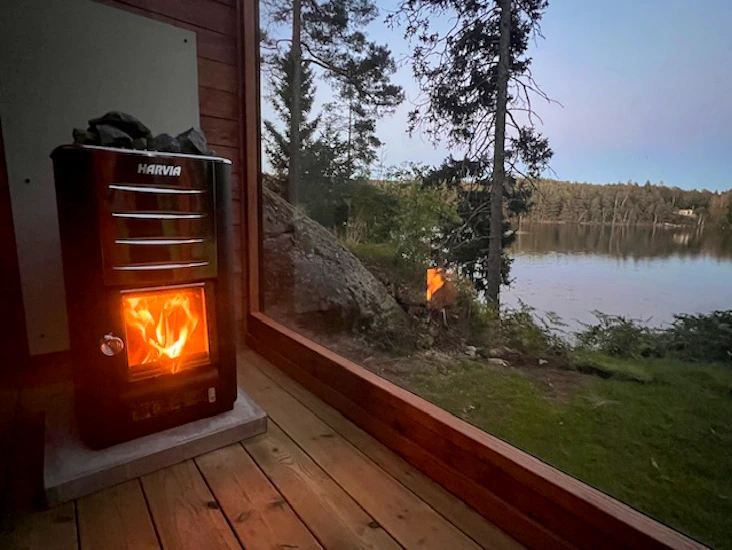 Vedeldad bastu med glastak