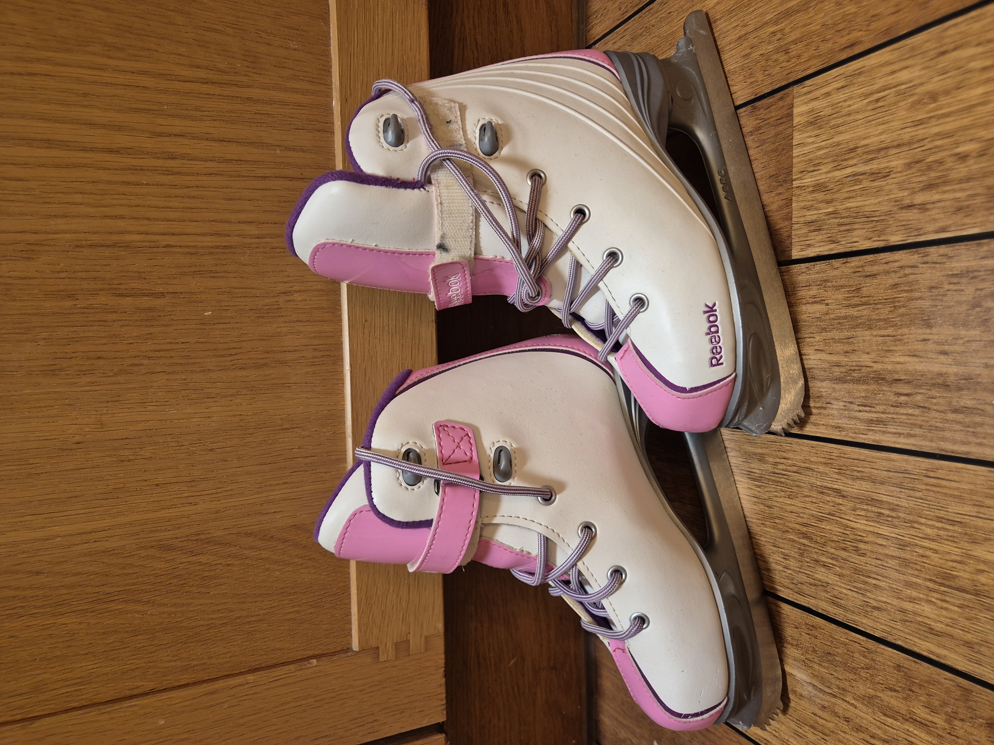 Kunstløpskøyter i str. 33-34