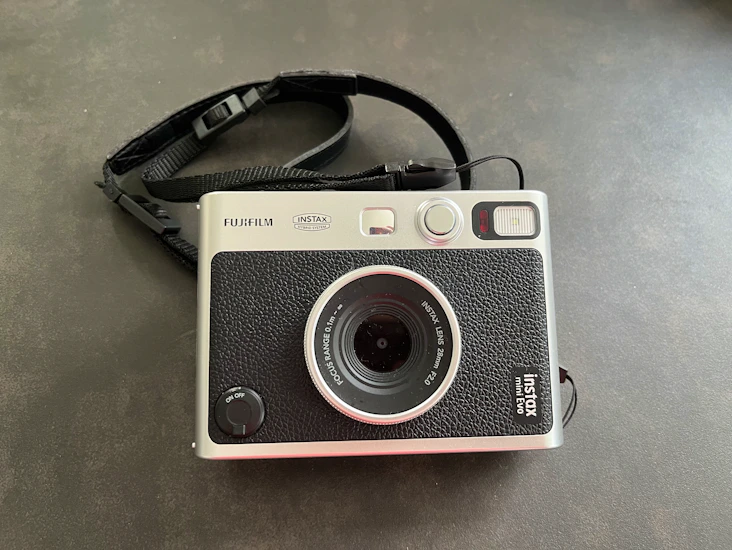 📸 fujifilm instax mini evo hybrid instant camera – retro style, modern feature