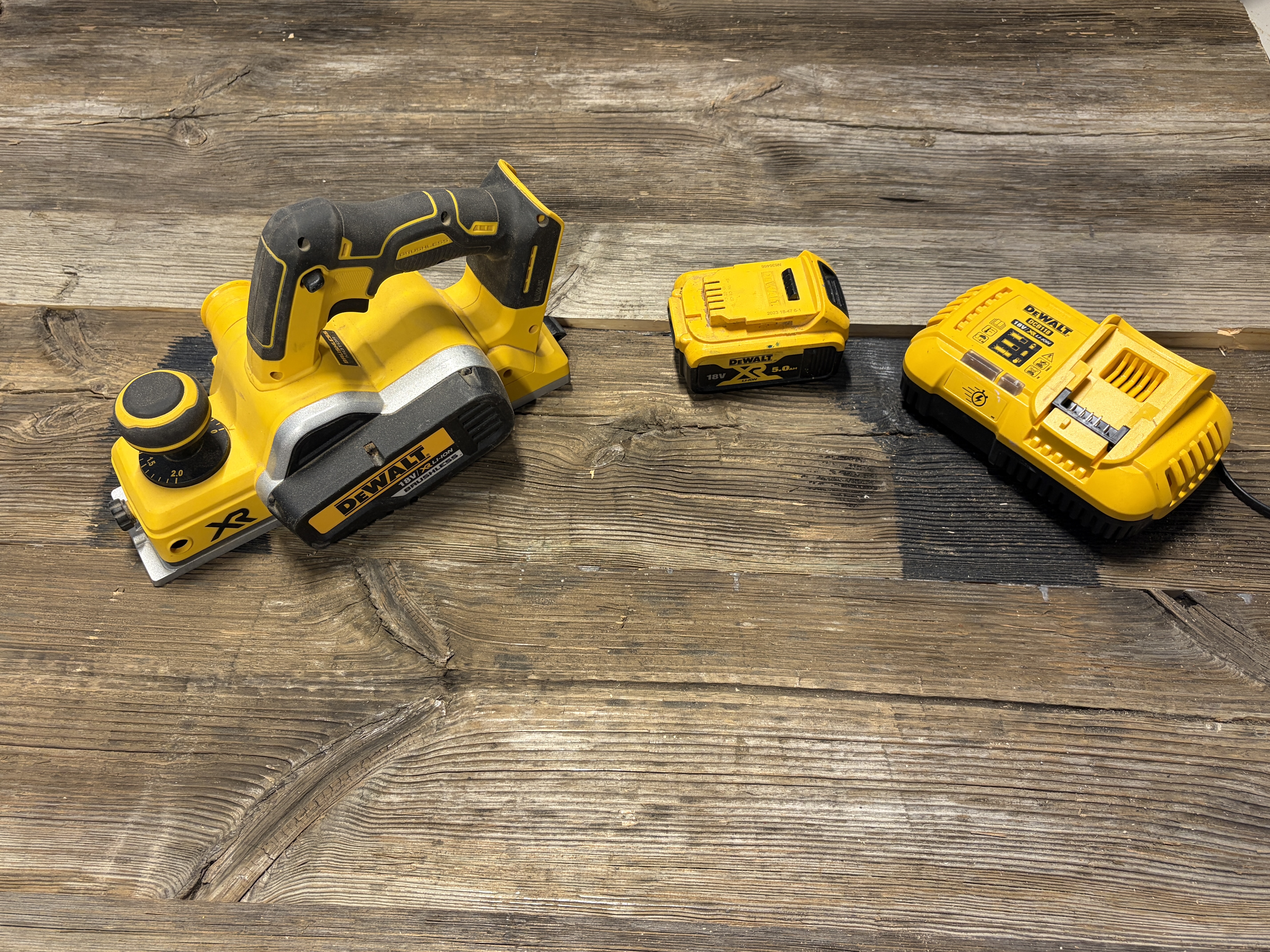 Dewalt dcp580 18v xr elektrisk høvel med batteri og lader