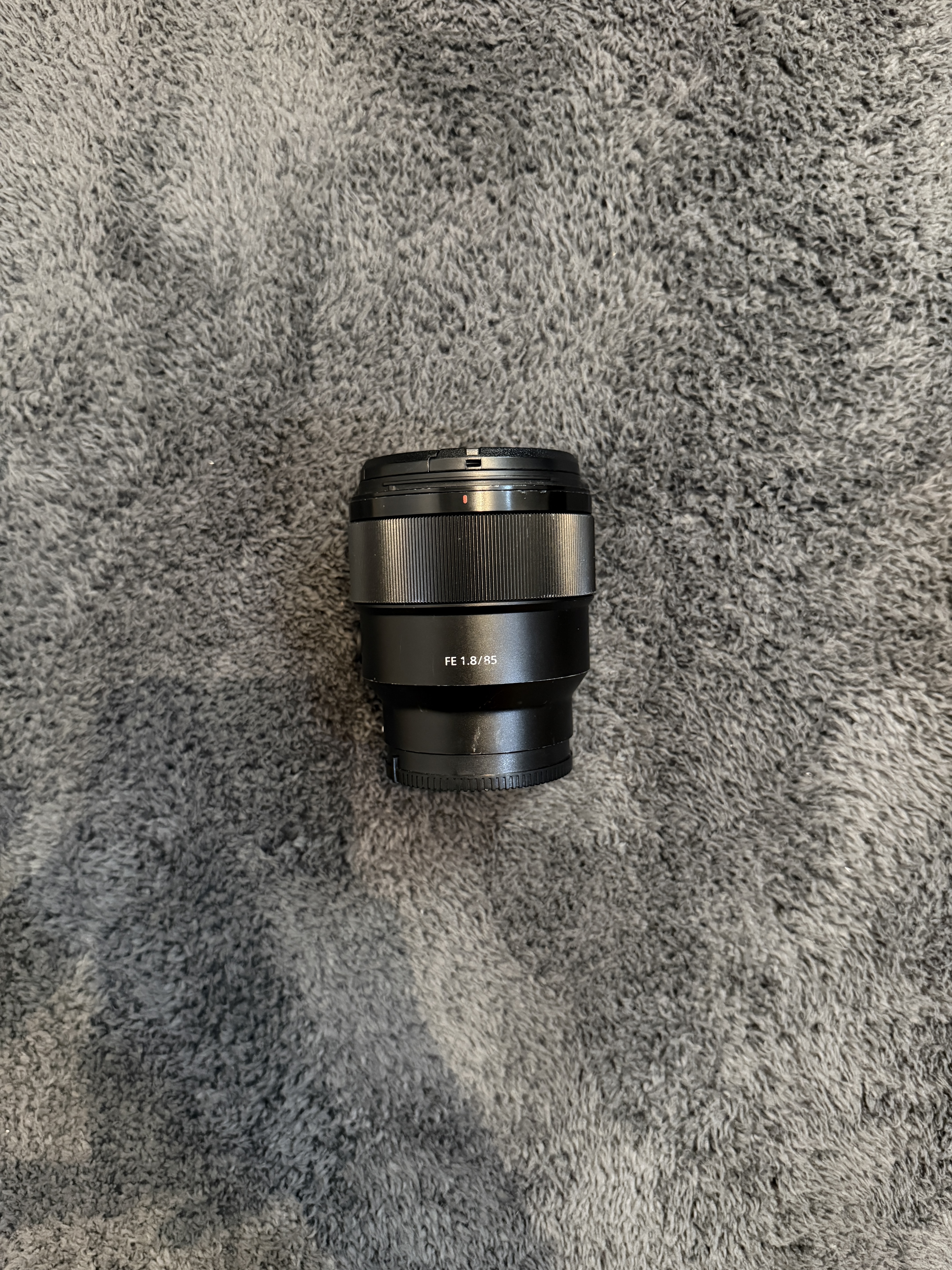 Sony fe 85mm f/1.8 lens