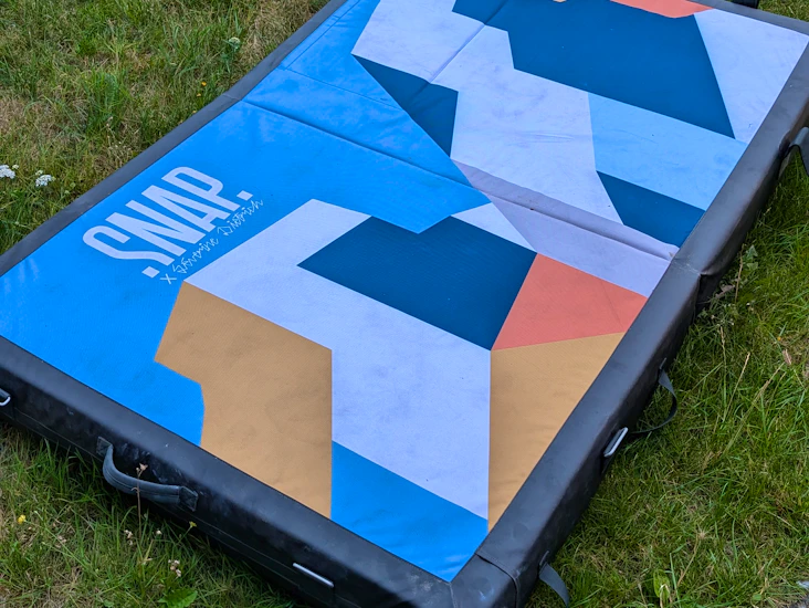 Bouldering and climbing crashpad