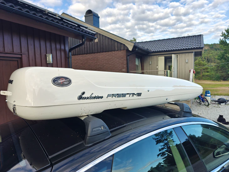 Hyra vit takbox – packline free time 515 liter (orust, uddevalla, tjörn)