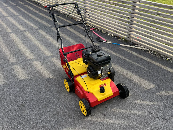 Bensindriven vertikalskärare/ mossrivare