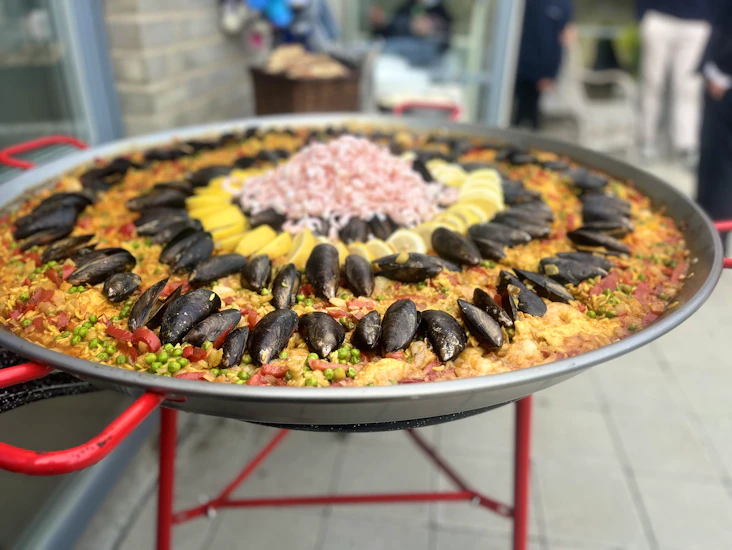 Paellapanna med ställning och gasol