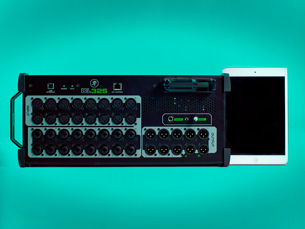 Mackie dl32s 32-channel live mixing desk & ipad mini