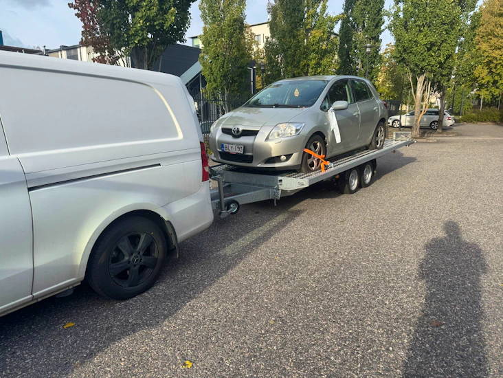 Mercedes vito + kippaava autotailer