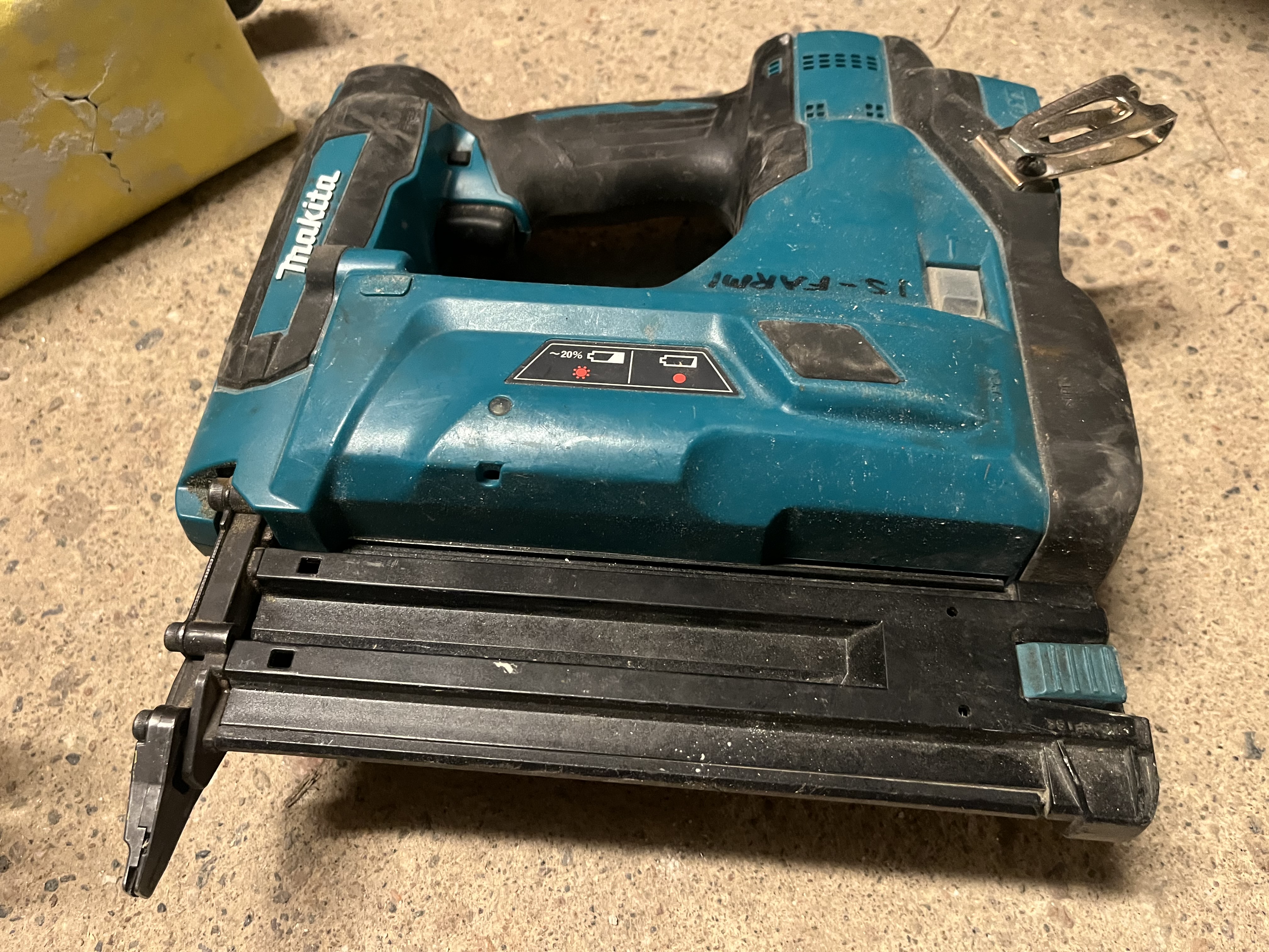 Viimeistelynaulain makita