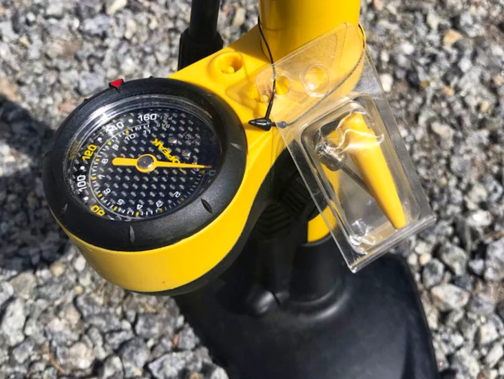 Cyckelpump med tryckmätare