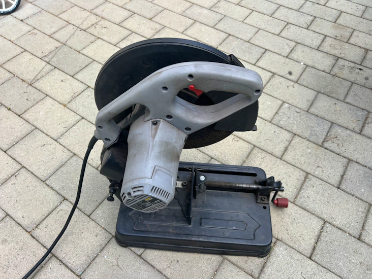 Metallkapsåg med geringfunktion