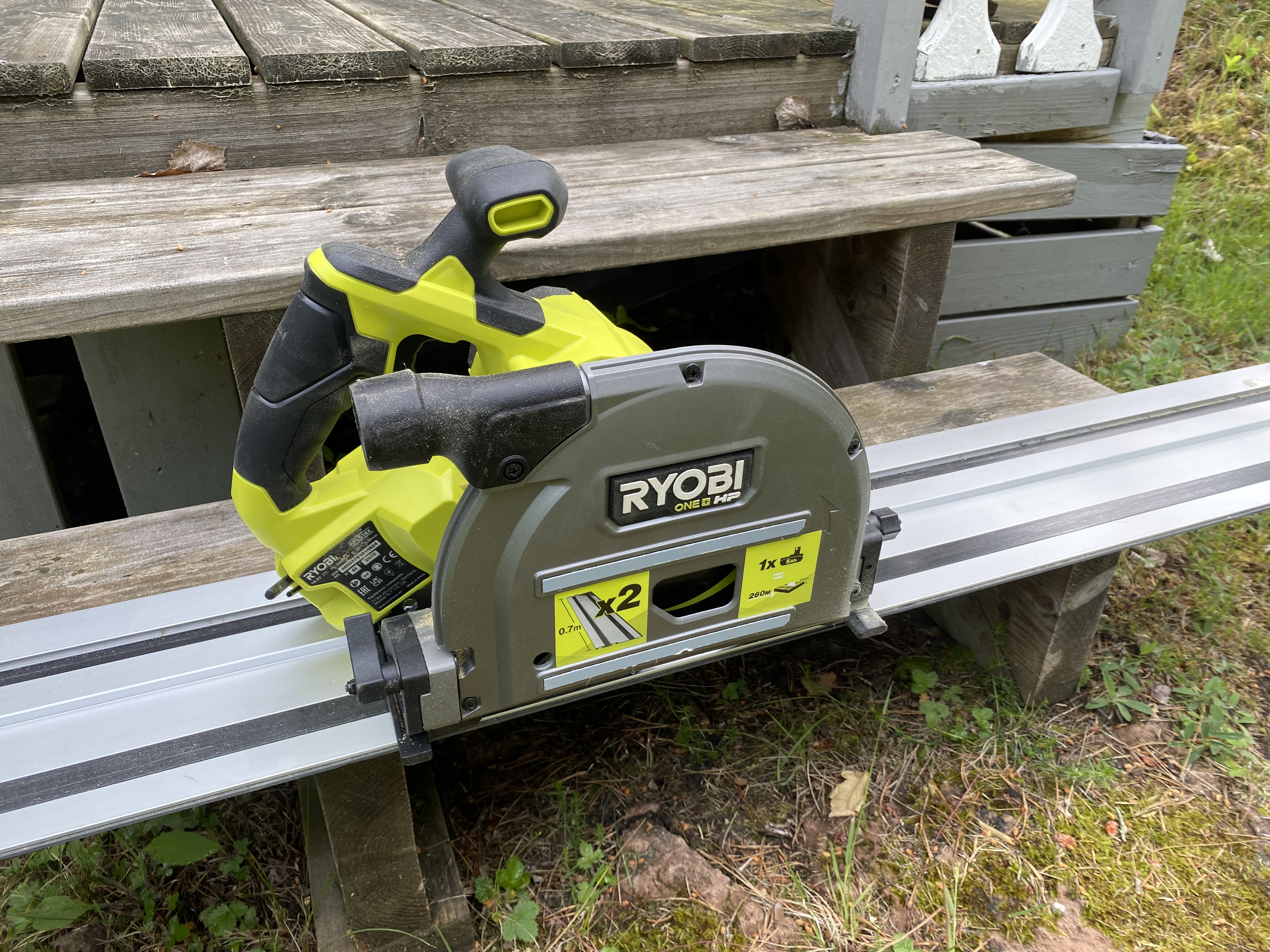 Ryobi sänksåg på skena