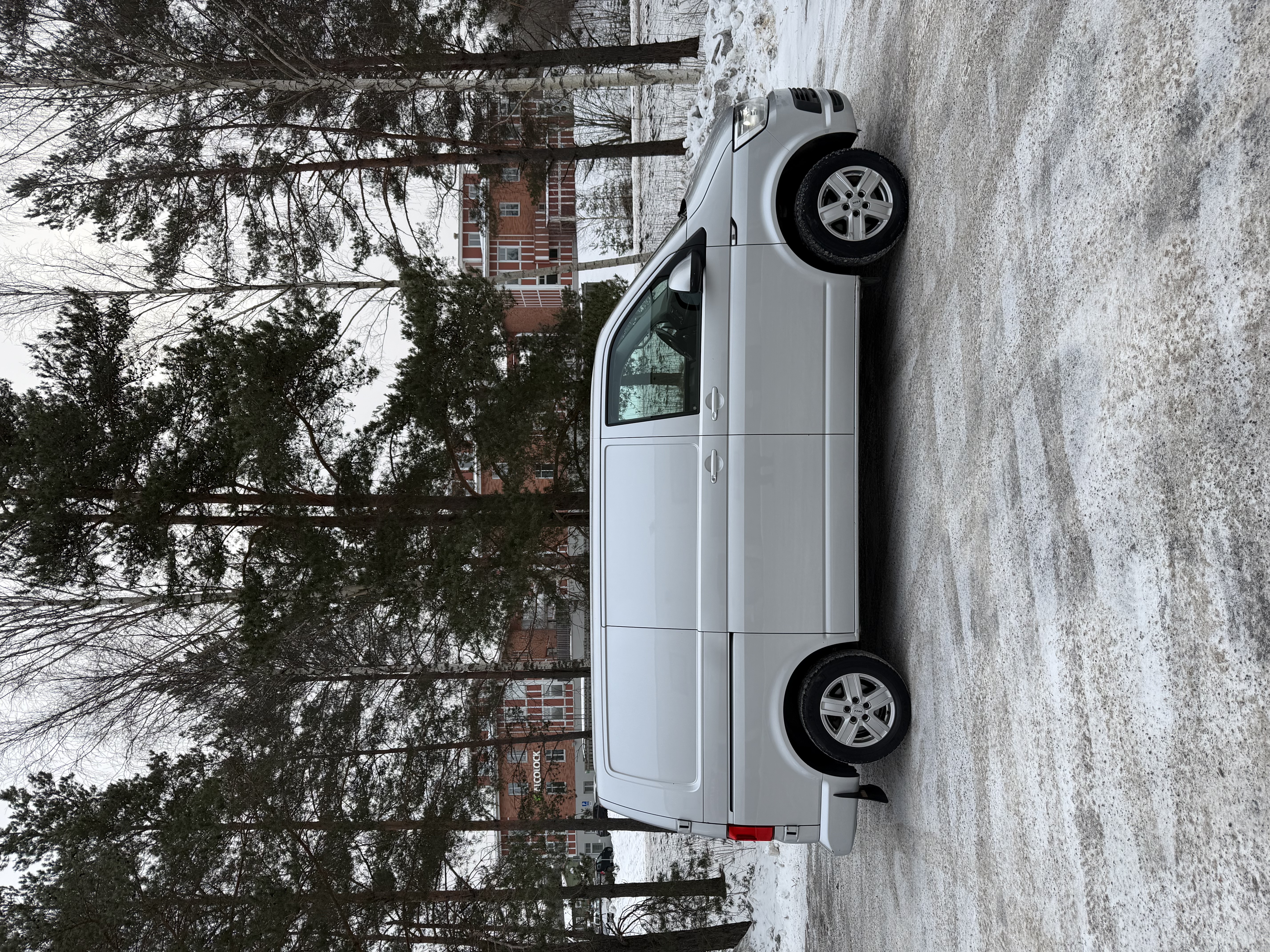 Automat flyttbil skåpbil vw dragkrok backsensorer farthållare
