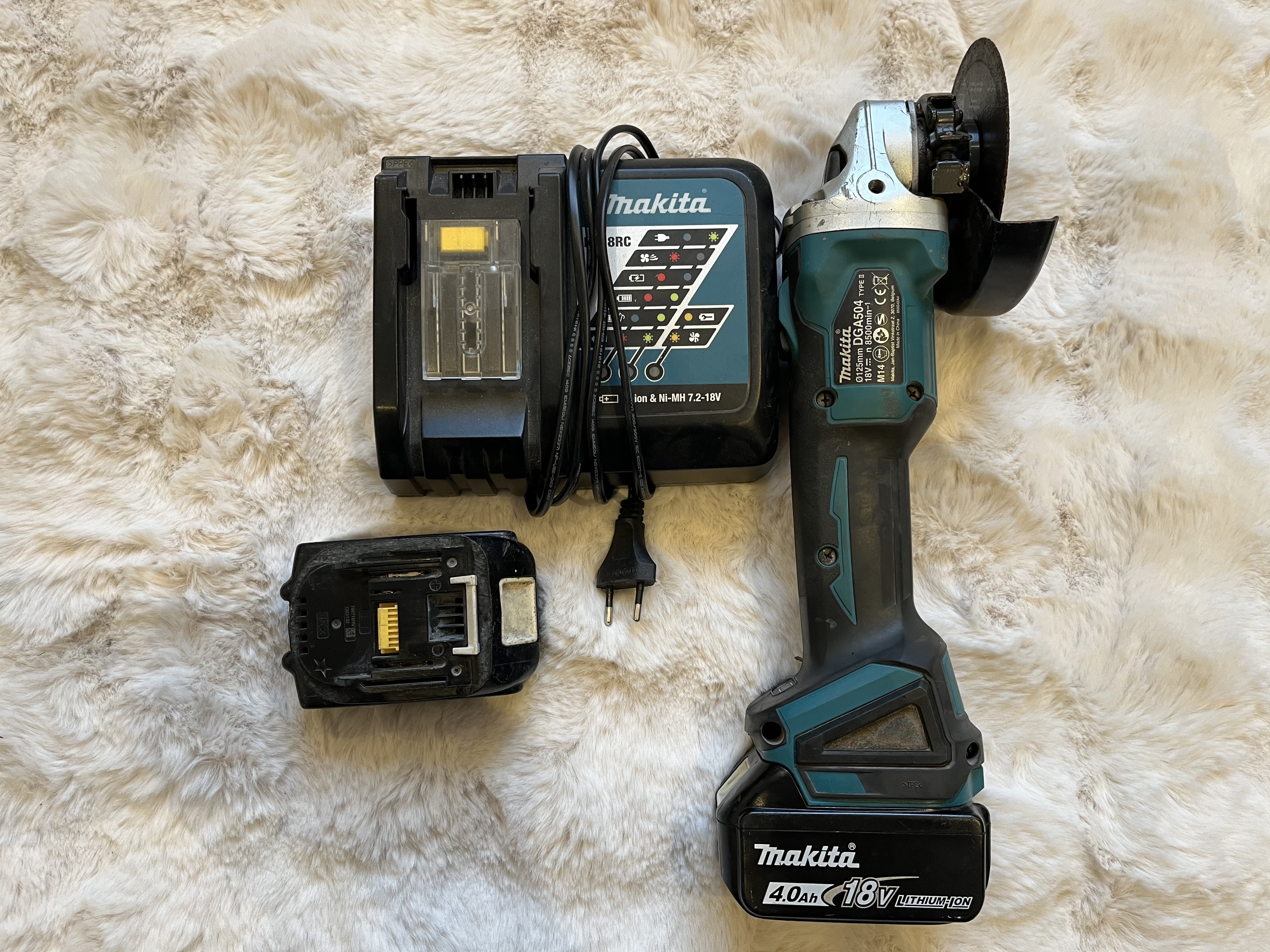 Makita vinkelslip dga504