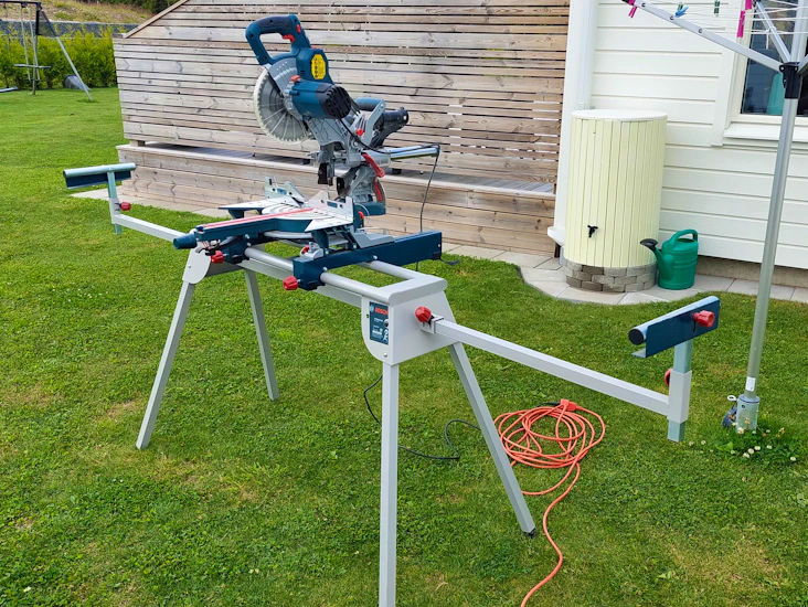 Kap & gersåg med stativ bosch professional gcm 8 sjl