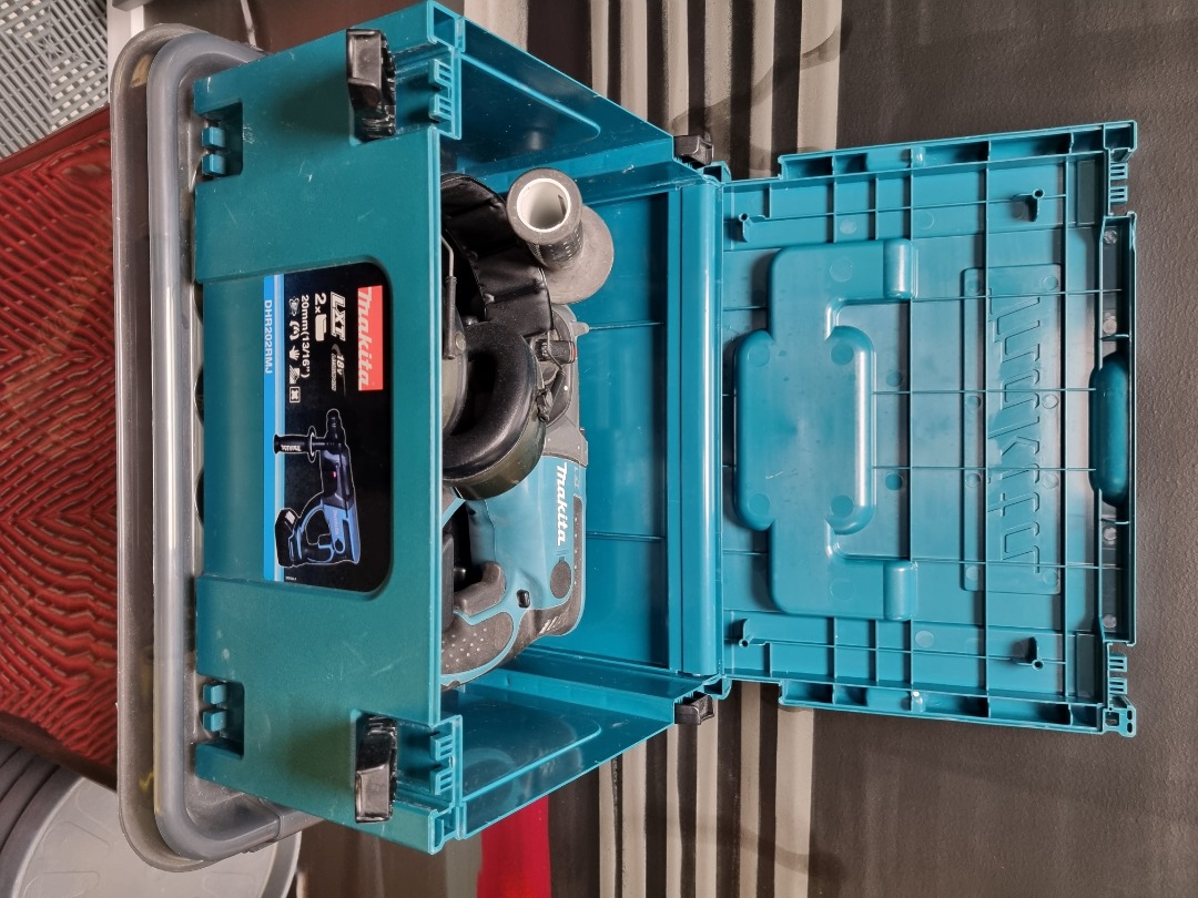 Makita batteridriven slagborrmaskin