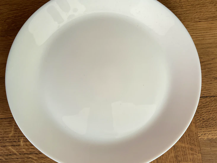 Tallrik vit