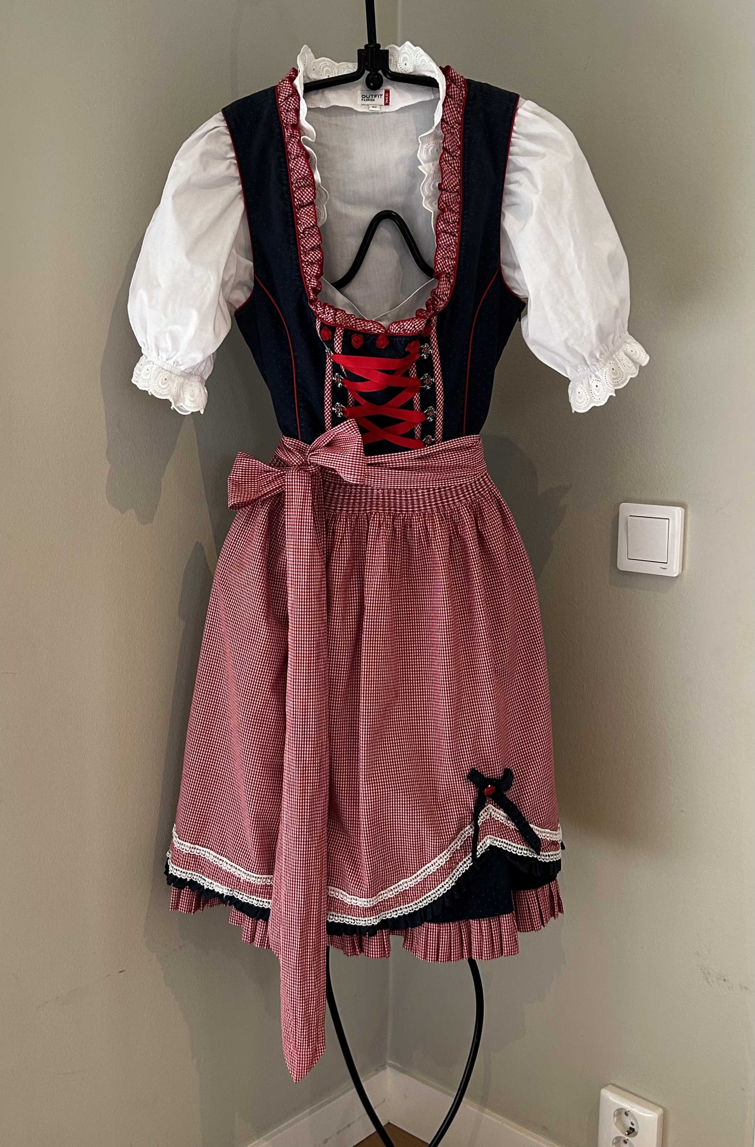Dirndl storlek 42 blå- och röd