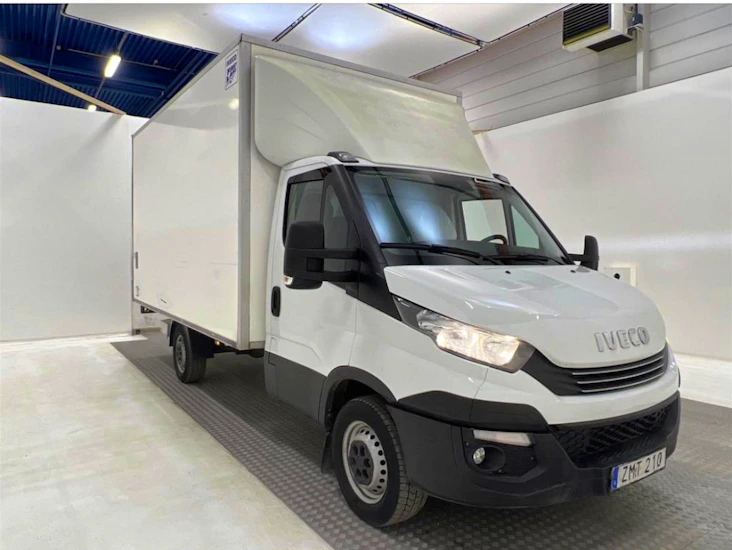 Lättlastbil 2019, backlyft, automatlåda.