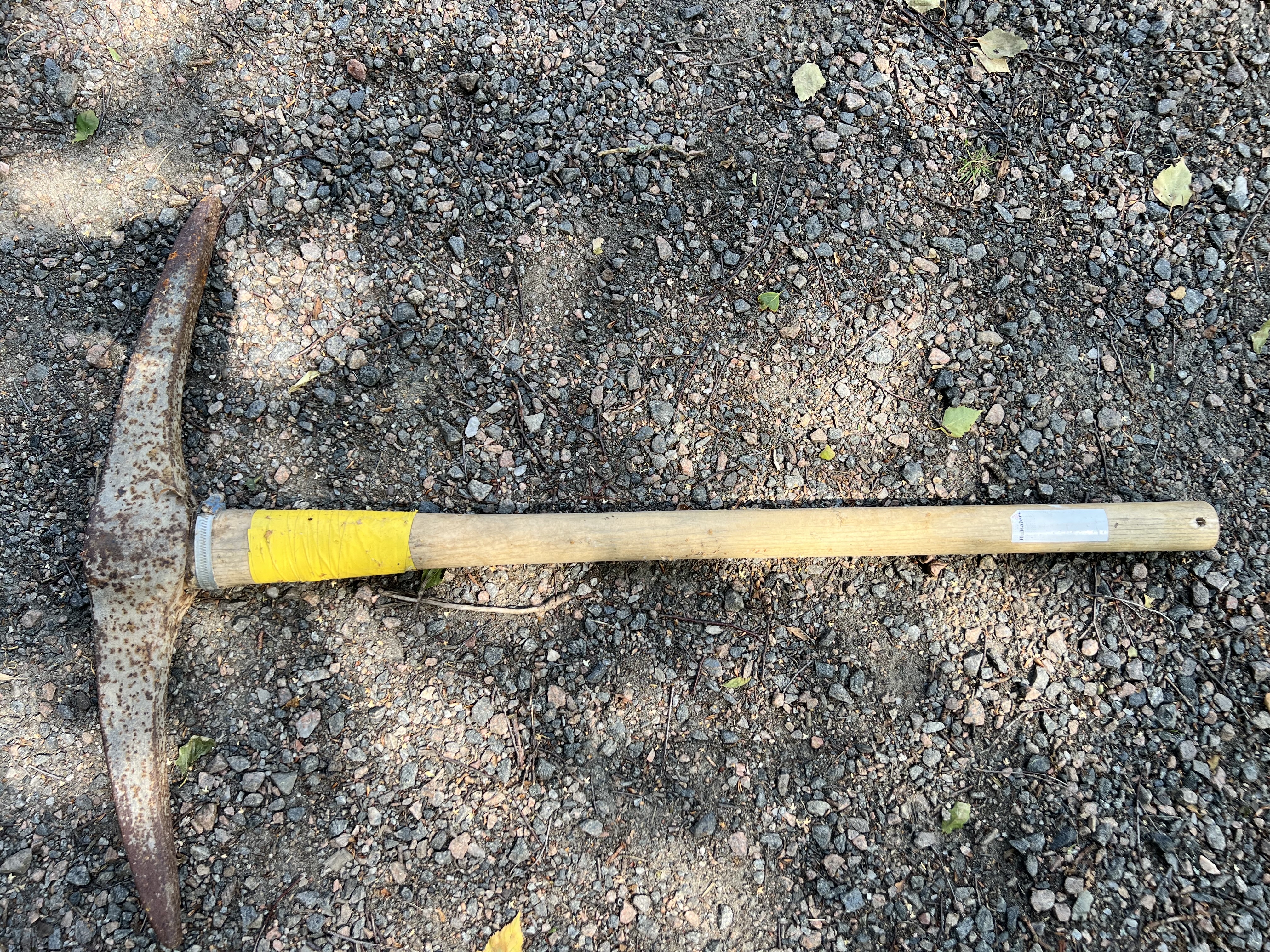 Hacka spetsig i båda ändar  