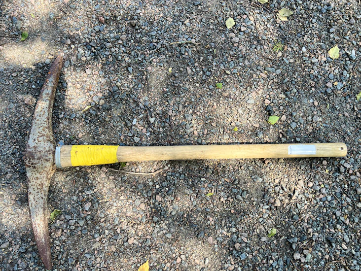 Hacka spetsig i båda ändar