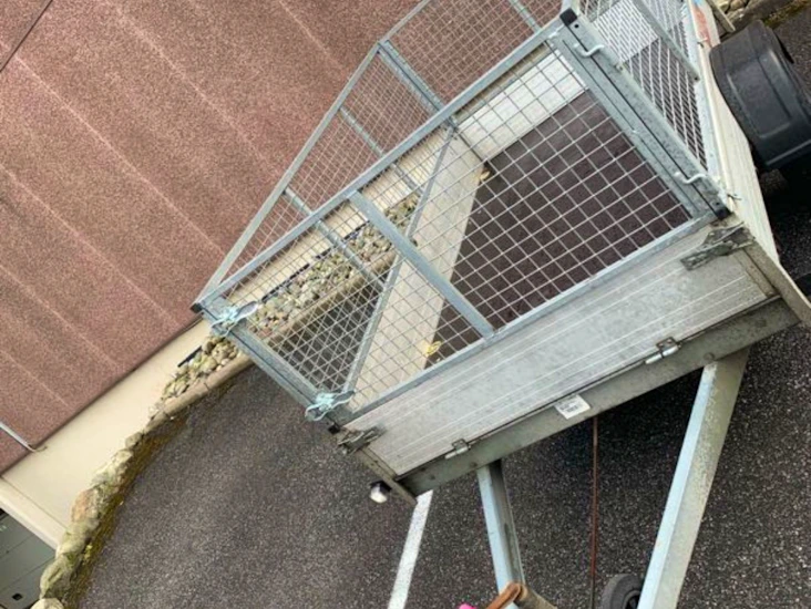 Varehenger med grind