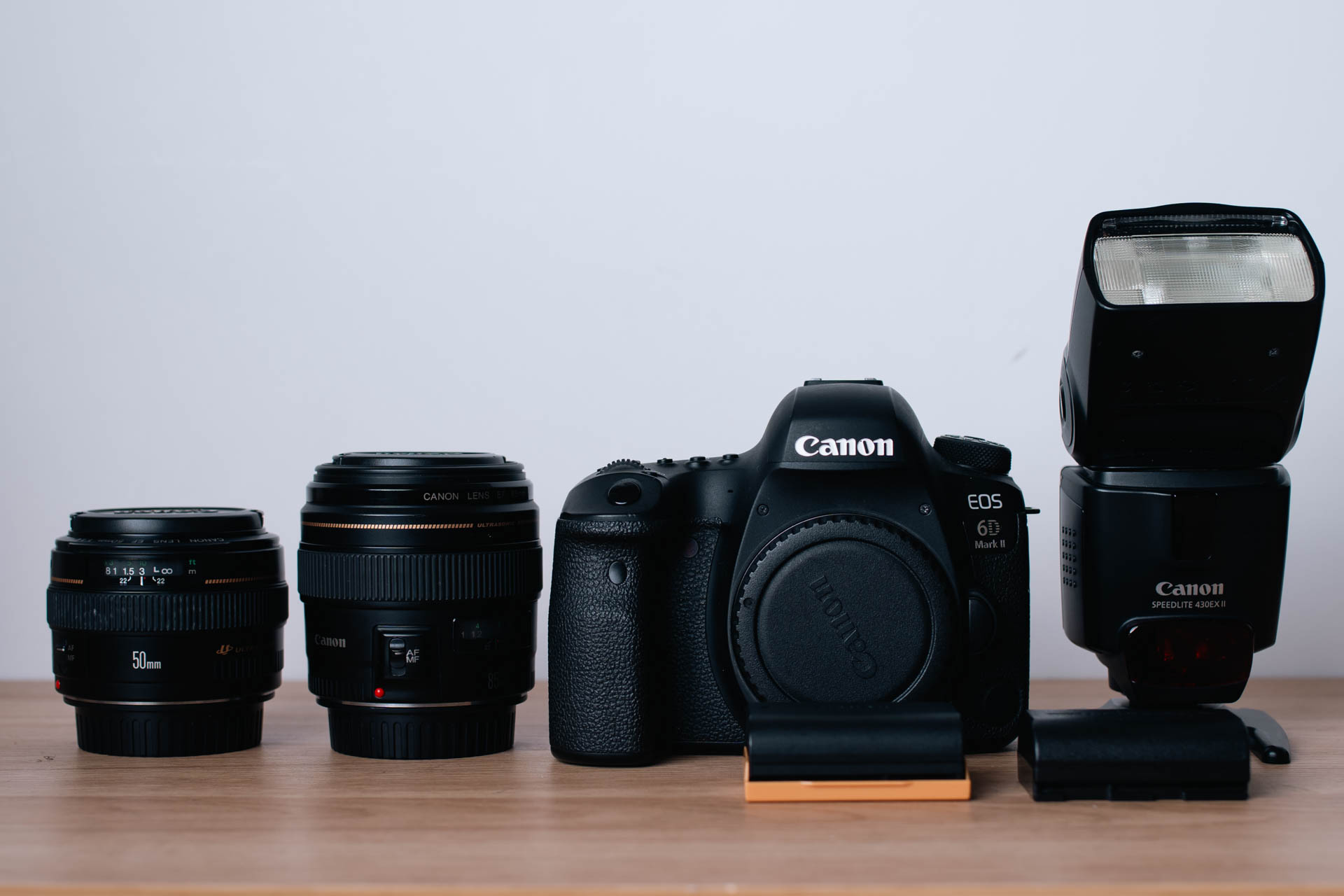 Canon portrait kit – 6d mark ii, 50 mm & 85 mm, flash, batteries + card –